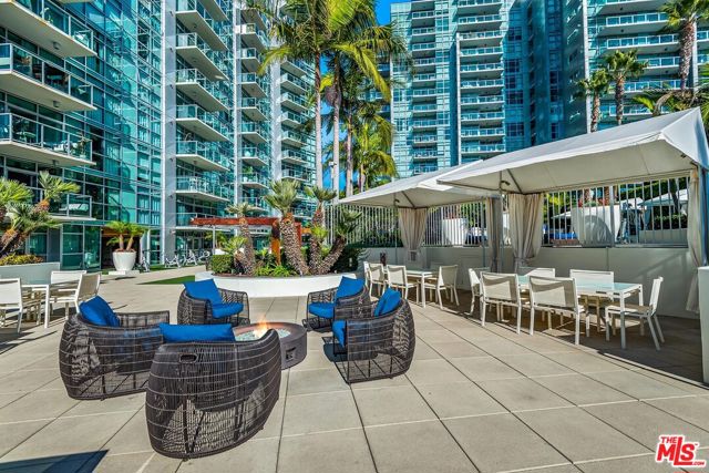 13700 MARINA POINTE Drive, Marina del Rey CA: https://media.crmls.org/mediaz/6c10f9bf-5013-42f1-8927-68282560b5dc.jpg