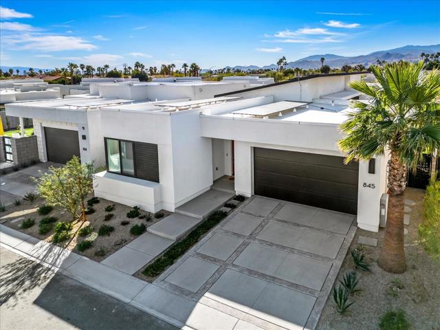 845 Nugget Lane, Palm Springs CA: https://media.crmls.org/mediaz/6c1118d8-772b-458f-a3e5-ef95660cc1cc.jpg