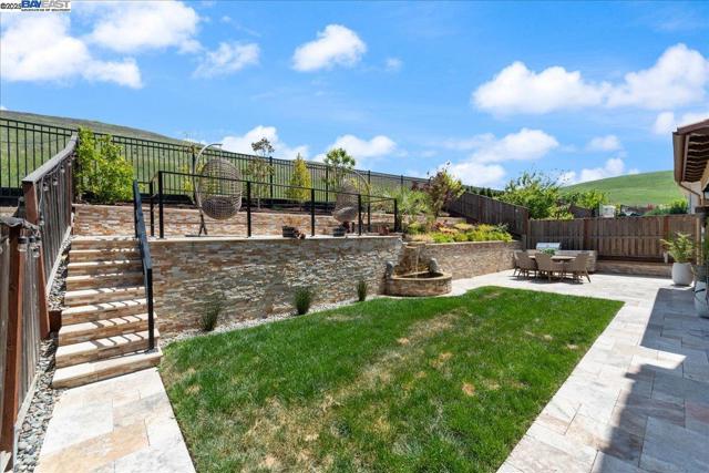 7259 Lembert Hills Dr, Dublin CA: https://media.crmls.org/mediaz/6c113465-ce4e-475c-9b39-32c97619fa2b.jpg
