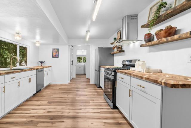 15315 Highway 9, Boulder Creek CA: https://media.crmls.org/mediaz/6c113ea3-00ec-422d-8ff8-94615b1e7342.jpg