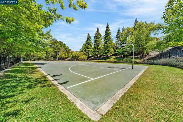 3322 Ashbourne Cir, San Ramon CA: https://media.crmls.org/mediaz/6c11499f-015b-48cc-86cb-4aebdddb4c79.jpg