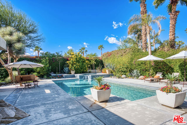 6 Rocky Lane, Rancho Mirage CA: https://media.crmls.org/mediaz/6c11f874-25c1-49d2-ad77-e2fe8377ab15.jpg