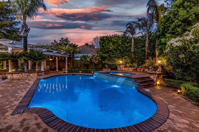 2522 Wood Hollow Dr, Livermore CA: https://media.crmls.org/mediaz/6c12687b-8f61-426e-b8d8-6ff23facf61c.jpg