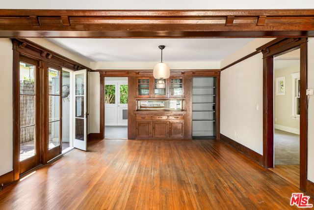 839 Milwood Avenue, Venice CA: https://media.crmls.org/mediaz/6c12f20a-3f60-4107-ac50-e6dd3df94229.jpg
