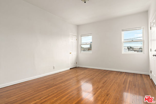1064 South Hayworth Avenue photo 23