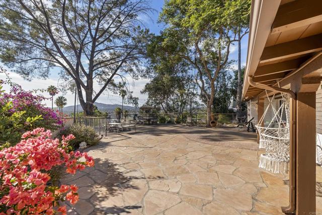 10013 Pandora Drive, La Mesa CA: https://media.crmls.org/mediaz/6c139699-1354-4235-9c1e-104388f71a93.jpg