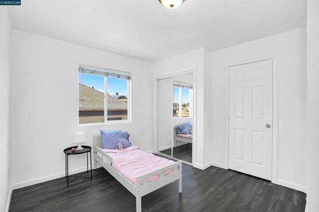 2020 17Th Ave, Oakland CA: https://media.crmls.org/mediaz/6c14313a-3dcc-43ec-9a7d-80bc93efe6d6.jpg