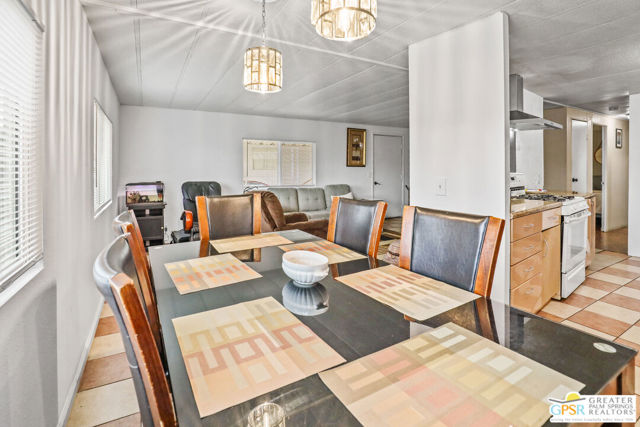 17555 Corkill Rd, Desert Hot Springs CA: https://media.crmls.org/mediaz/6c1482b6-c771-438e-ac3a-c482212ca359.jpg