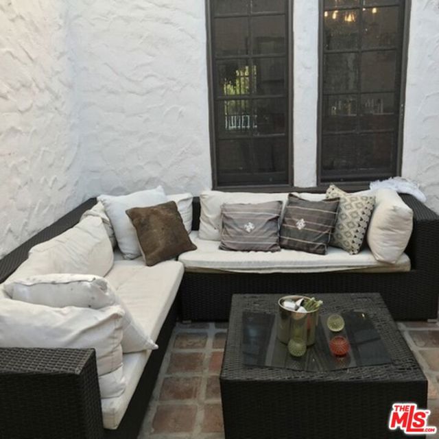 755 N CRESCENT HEIGHTS, Los Angeles CA: https://media.crmls.org/mediaz/6c1494fa-cf9c-4781-8f78-bc12f049675b.jpg
