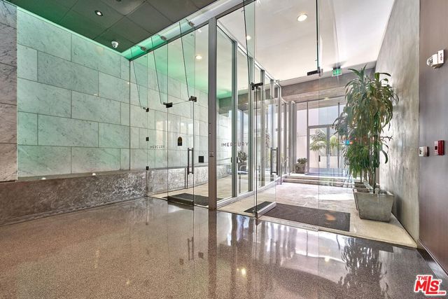 3810 Wilshire Boulevard, Los Angeles CA: https://media.crmls.org/mediaz/6c149677-bc69-4a44-8319-1b918adfed04.jpg