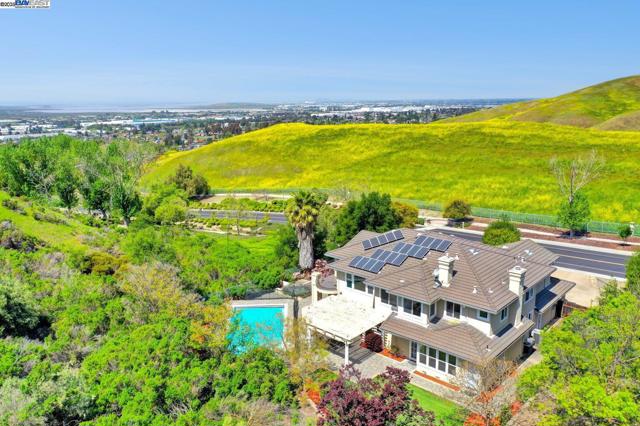 48564 Avalon Heights Ter, Fremont CA: https://media.crmls.org/mediaz/6c14a981-0f2b-47ce-8e9c-dbd88dc527e4.jpg