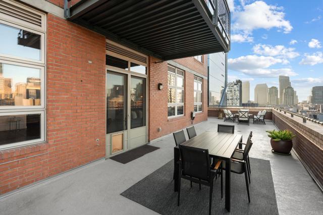 877 Island Avenue, San Diego CA: https://media.crmls.org/mediaz/6c14b50d-539f-416a-9212-31fafe54e16d.jpg