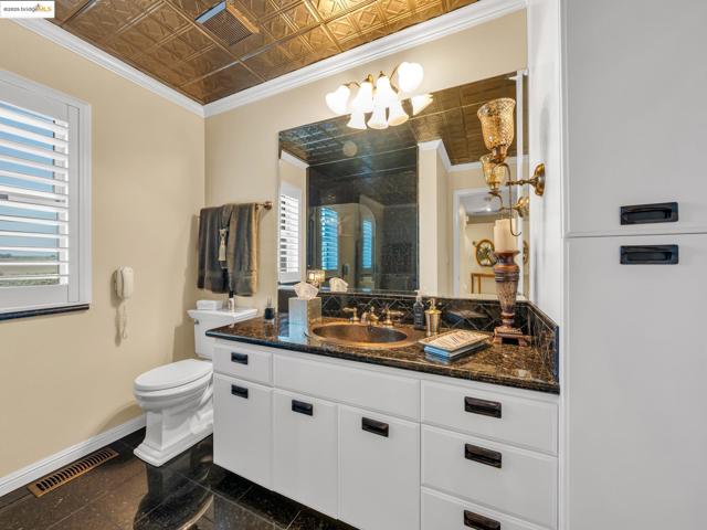 17035 TERMINOUS RD, Isleton CA: https://media.crmls.org/mediaz/6c16ab28-d3f2-4e47-b9a8-5abfde0b3ee5.jpg