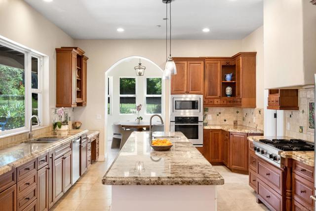 Detail Gallery Image 5 of 75 For 1455 Independence Way, Vista,  CA 92084 - 4 Beds | 6 Baths