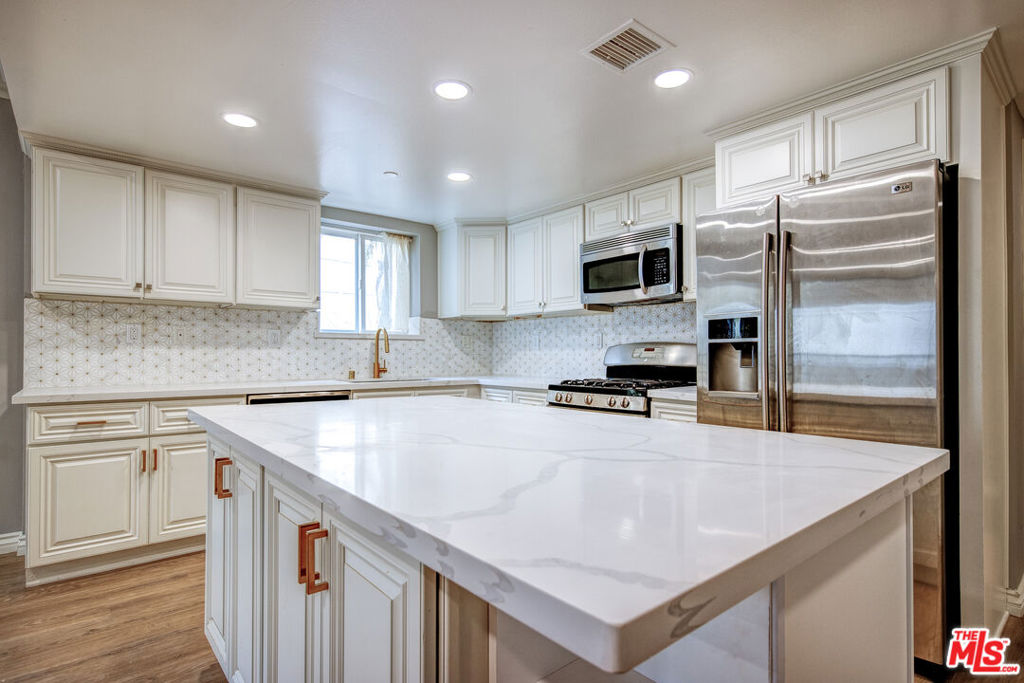 980 S Oxford Avenue #103