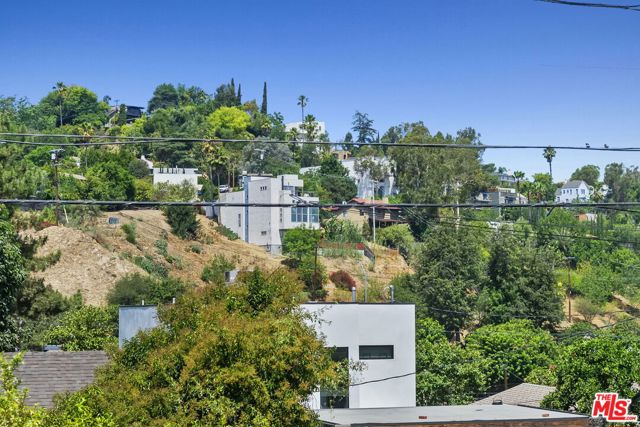 1947 Whitmore Avenue, Los Angeles CA: https://media.crmls.org/mediaz/6c17df23-2e54-41b7-92e8-cc6d0319bf09.jpg