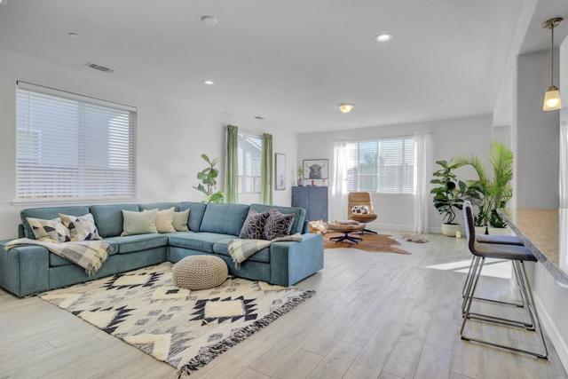 871 Cordoba Way, Hollister CA: https://media.crmls.org/mediaz/6c183c14-c24c-43f0-b873-772da4cae706.jpg