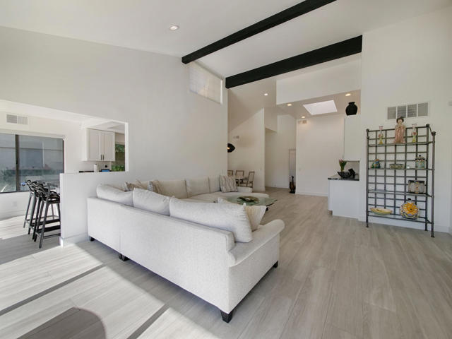 7529 Regency Drive, Palm Springs CA: https://media.crmls.org/mediaz/6c186976-0ad7-4a33-96bd-7c76f457658e.jpg