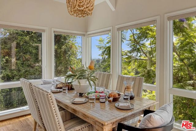3625 Serra Road, Malibu CA: https://media.crmls.org/mediaz/6c18b7a6-2cd6-442d-8db2-554aa35a21e5.jpg
