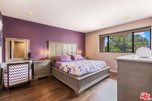 15161 Magnolia Boulevard, Sherman Oaks CA: https://media.crmls.org/mediaz/6c18be1d-d313-494e-b26b-79f372e4a91b.jpg