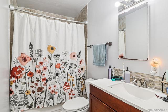 1097 Wayside Ave, El Cajon CA: https://media.crmls.org/mediaz/6c192185-c46e-44d2-9d38-76dab13e0770.jpg