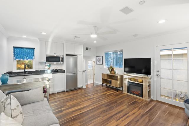 1328 Woodhaven Dr, Oceanside CA: https://media.crmls.org/mediaz/6c1948d4-7ea9-4de0-af67-a266fc03f458.jpg