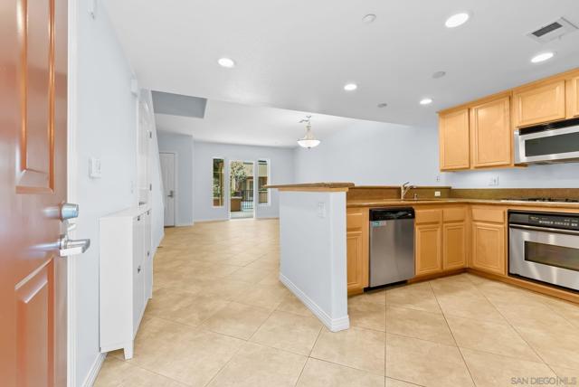 301 W G St, San Diego CA: https://media.crmls.org/mediaz/6c198e16-5102-4739-ac33-2db1602bea99.jpg