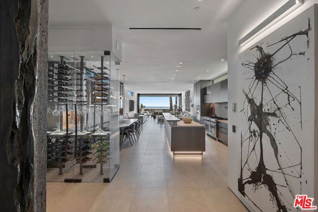 938 -940 Palisades Beach Road, Santa Monica CA: https://media.crmls.org/mediaz/6c1aa8d7-af62-443b-9190-e690e1238d68.jpg