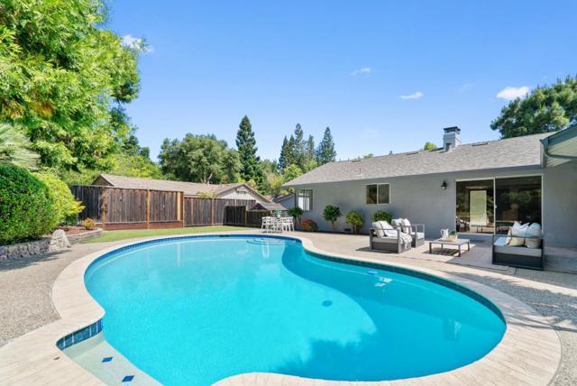 2050 Wooded Glen Drive, Los Altos CA: https://media.crmls.org/mediaz/6c1ab741-a3cd-4570-9cfe-5c44658f15df.jpg