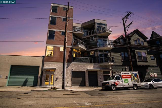 410 Webster St #1, Oakland CA: https://media.crmls.org/mediaz/6c1ace7e-540a-424e-be9a-f9ad5e806432.jpg