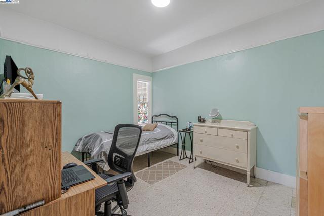 Image 19 of 57 For 473 Newton Ave