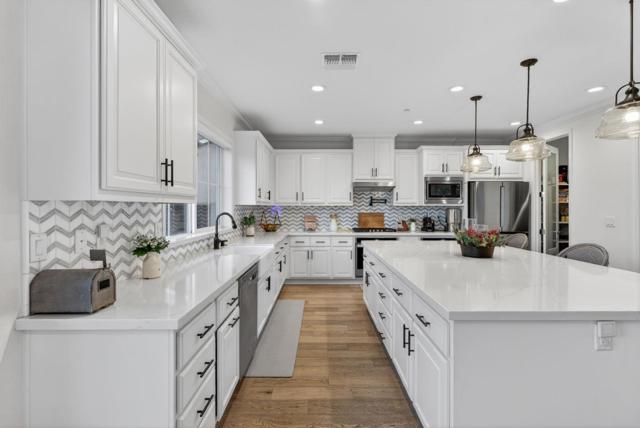 1360 Golden Eagle Drive, Morgan Hill CA: https://media.crmls.org/mediaz/6c1aee66-8974-466b-b3b5-cf22cf38ed0b.jpg