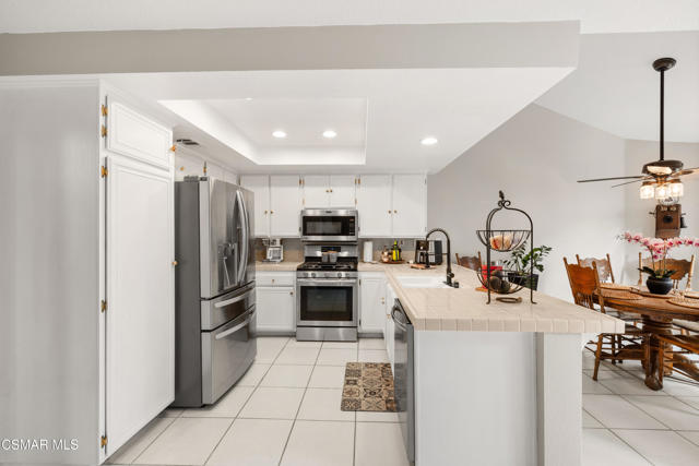 680 Sedgeworth Court, Simi Valley CA: https://media.crmls.org/mediaz/6c1af5f3-5eb3-4e53-80b5-acb04714e022.jpg