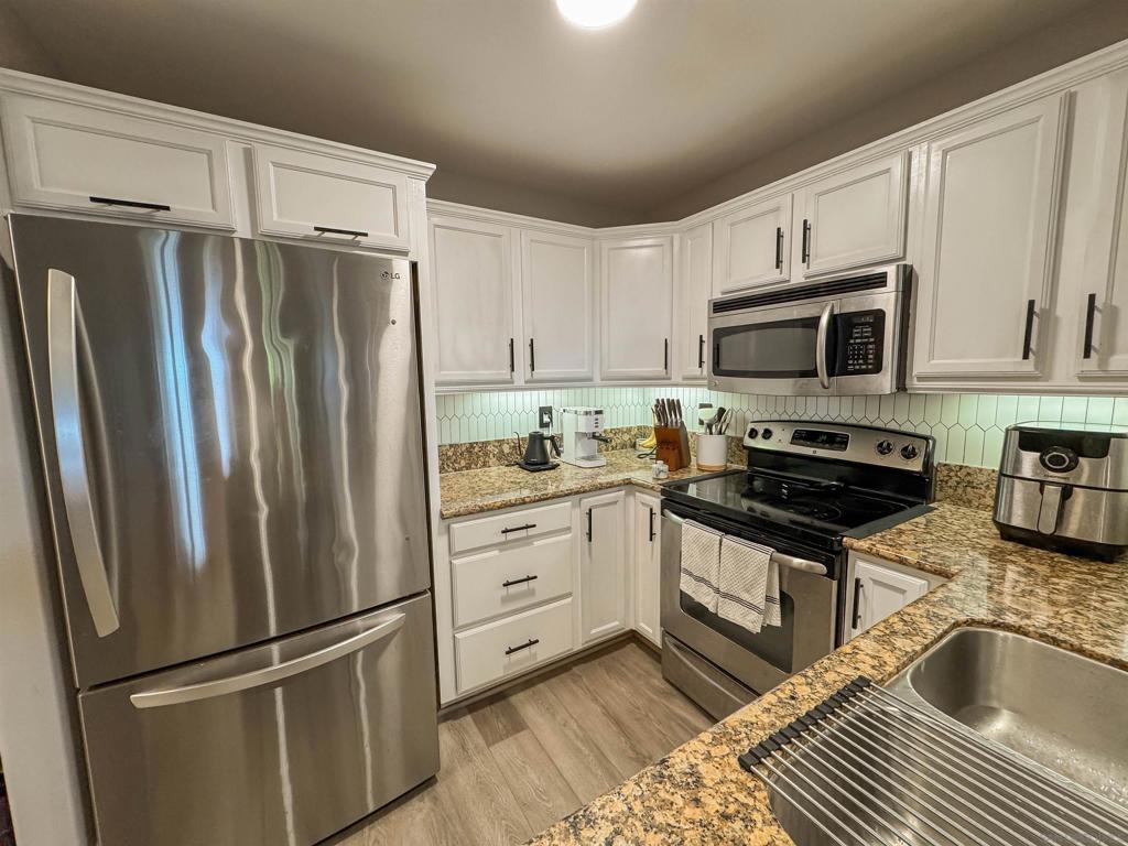 5252 Balboa Arms Drive - photo 5