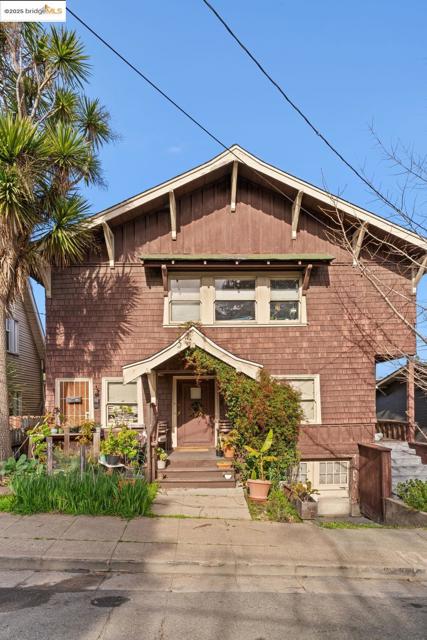3537 Kempton, Oakland CA: https://media.crmls.org/mediaz/6c1d1885-cc11-4b5b-ae4b-4658842c6851.jpg