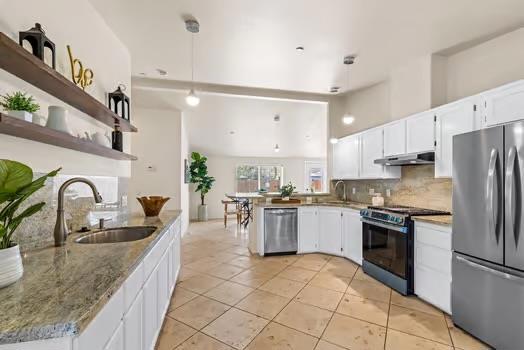 425 Alcalde Avenue, Monterey CA: https://media.crmls.org/mediaz/6c1d3709-c532-45a3-858a-0b8c8596b7fa.jpg