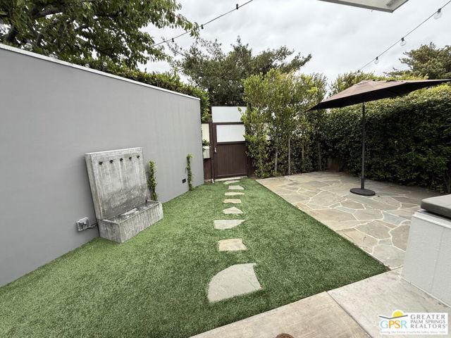 2030 Ocean Park Boulevard, Santa Monica CA: https://media.crmls.org/mediaz/6c1da380-86ba-4f10-876f-edfce0bc4cc9.jpg