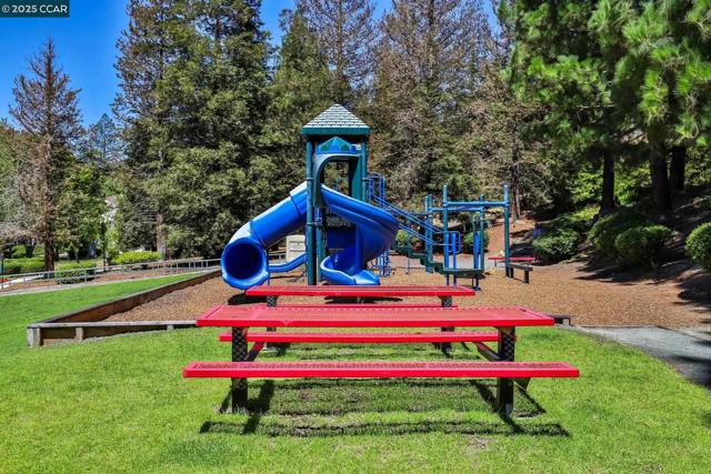 2510 Tea Tree Ct, Martinez CA: https://media.crmls.org/mediaz/6c1de7e9-c10c-4eb1-b250-2bb9aaf12526.jpg