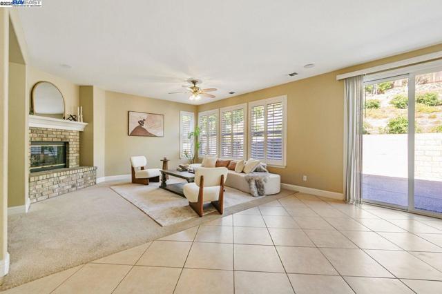 5391 Fernbank Dr, Concord CA: https://media.crmls.org/mediaz/6c1e79a5-d930-4636-adb9-4ba2419a9fd3.jpg