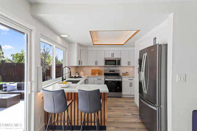416 Camino Dos Palos, Thousand Oaks CA: https://media.crmls.org/mediaz/6c1ebea9-b9a5-4c0c-b605-2be017169492.jpg