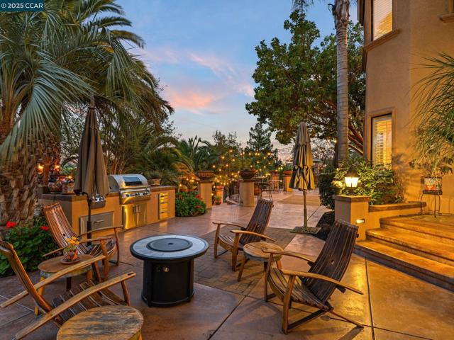 4640 Kingswood Dr, Danville CA: https://media.crmls.org/mediaz/6c1ed862-1061-4266-8907-d92df34a5e1a.jpg