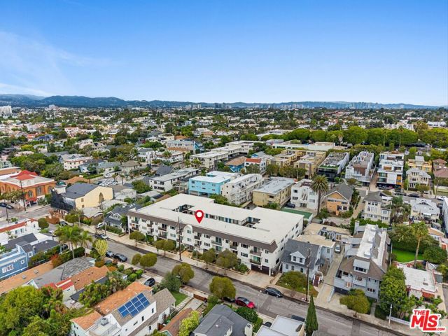 2721 2nd Street, Santa Monica CA: https://media.crmls.org/mediaz/6c1ee90a-24cf-4dbd-b11f-8b25c9c823f5.jpg