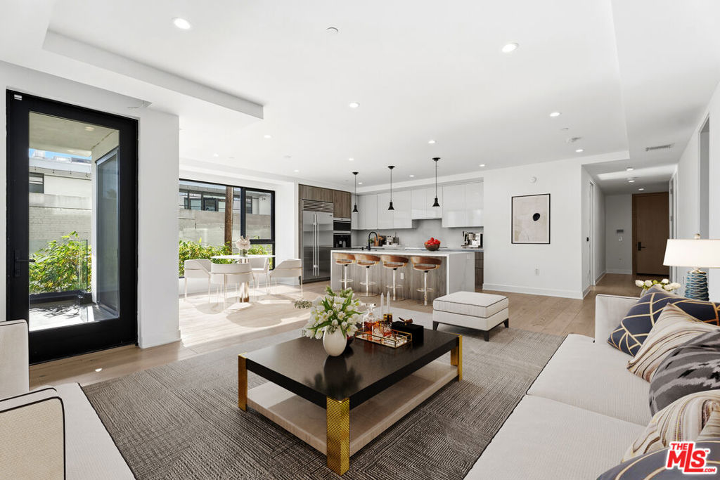 725 N Croft Avenue #203