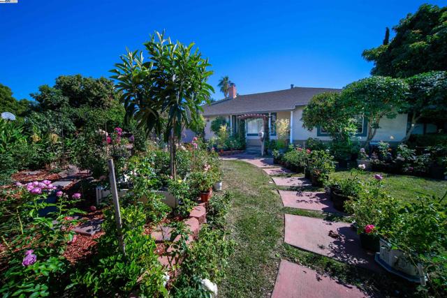 37621 Glenmoor Dr, Fremont CA: https://media.crmls.org/mediaz/6c1f17cc-8332-4463-a475-18bbdfd04a73.jpg
