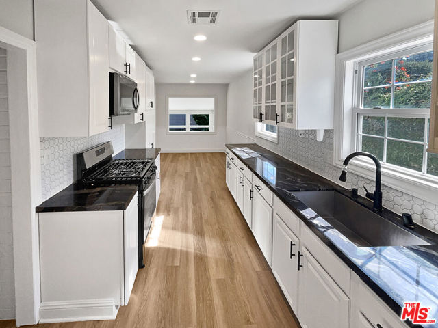 7706 Independence Avenue photo 11