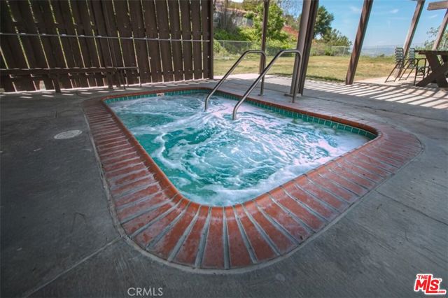117 Navajo Lane, Topanga CA: https://media.crmls.org/mediaz/6c1ff5f5-432e-45ec-a21c-f5b099aa077e.jpg