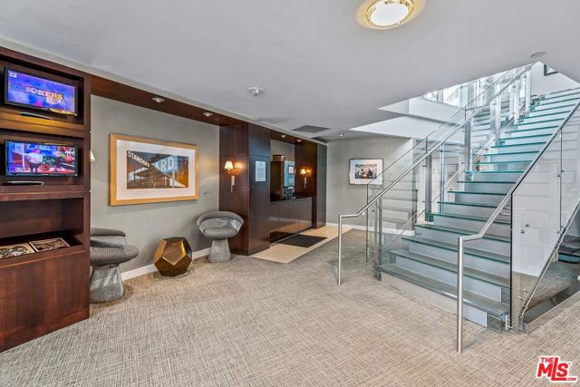 13700 Marina Pointe Drive, 630 photo 33