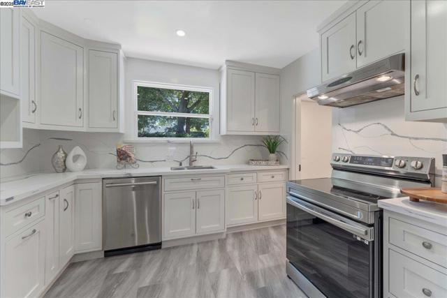 405 Kingsley Ave, Palo Alto CA: https://media.crmls.org/mediaz/6c21752c-86db-4903-8836-702f0a3b8d07.jpg