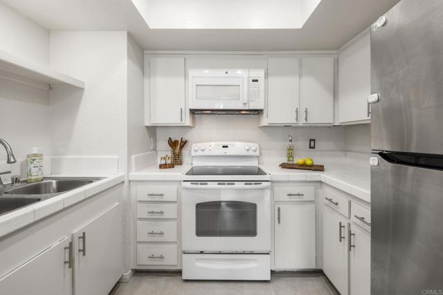 Detail Gallery Image 15 of 56 For 694 Ascot Dr, Vista,  CA 92083 - 3 Beds | 2/1 Baths