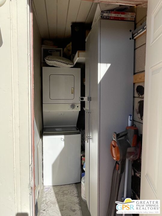 1111 E Palm Canyon Drive, Palm Springs CA: https://media.crmls.org/mediaz/6c218fb9-b7dc-4093-8820-226e351f6ac8.jpg